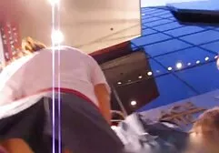 Un video porno amatoriali di casalinghe italiane Brune con i capelli corti piantati con una vagina in cima pene uomo con i calzini a righe