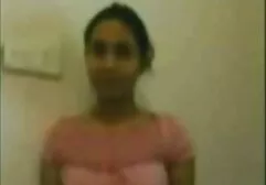 La bionda dagli occhi azzurri ingoia un fallo e indossa amatoriale xxx video un berretto nel casting