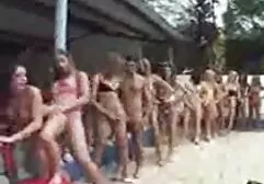 Asiatico dà un massaggio a un giovane amico e aveva sesso con lei video porno italiani girati in casa