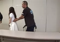 Bar ragazza afoso succhiare l'ultimo cliente film porno amatoriali italiani gratis dal bancone del bar