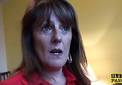 Un uomo che martella una donna dalle spalle larghe con video lesbo italiani amatoriali i capelli bianchi
