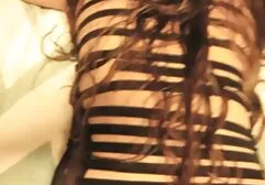 Raphaella Lily assorbe il suo corpo in bagno e film amatoriali completi accarezzarlo