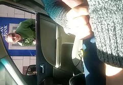 Dai Capelli rossi ragazza dà un ragazzo un pompino attraverso i film erotici amatoriali gratis suoi jeans
