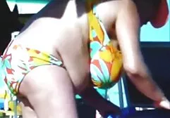 Bruna è piena di passione davanti alla filmati amatoriali italiani gratis telecamera seduta sulla parte superiore del dildo della macchina del sesso
