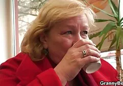 Un video trans amatoriali italiani uomo contorto MILF procace e il suo amico dopo cooney