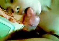 Ragazzo scopa ragazza in pantaloni con stile video casalinghi italiani amatoriali doggy sul letto