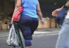 Una prostituta film amatoriali napoletani russa con frangia capelli lunghi con il prescelto sulla sedia