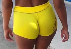 Fidanzato frangia fidanzata in un nero t-shirt su il natiche video amatoriali gratis xxx e lower cumnya